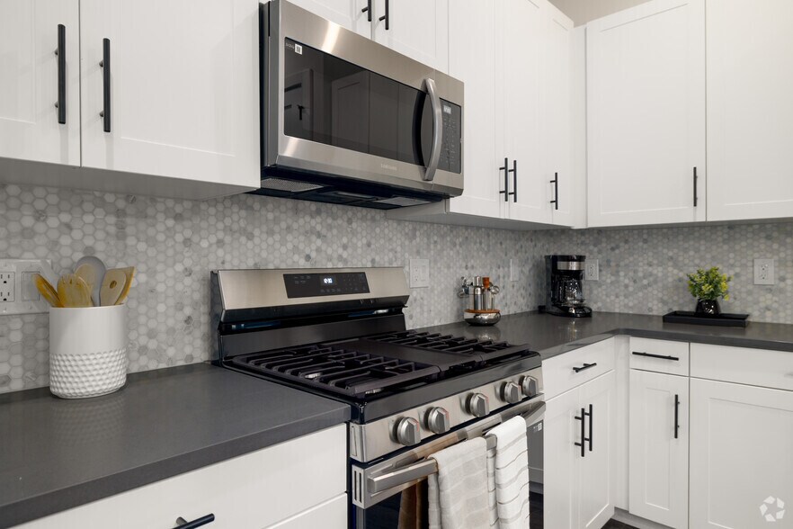 More Photos Of 630 Washington Ave, Belleville Apartments For Lease