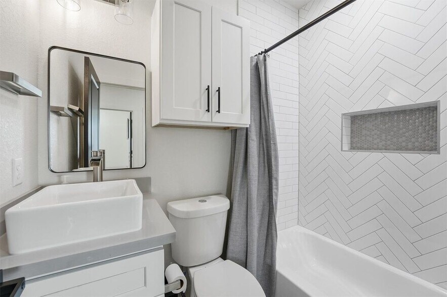 More Photos Of 7908 Brandon St, Houston Multifamily For Sale