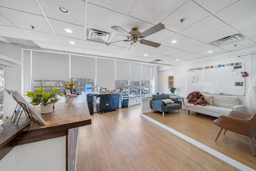 More Photos Of 622-624 Valley Rd, Montclair Storefront Retail Office For Lease