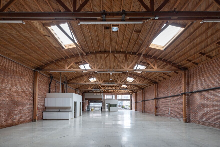 More Photos Of 428-436 Colyton St, Los Angeles Warehouse For Lease
