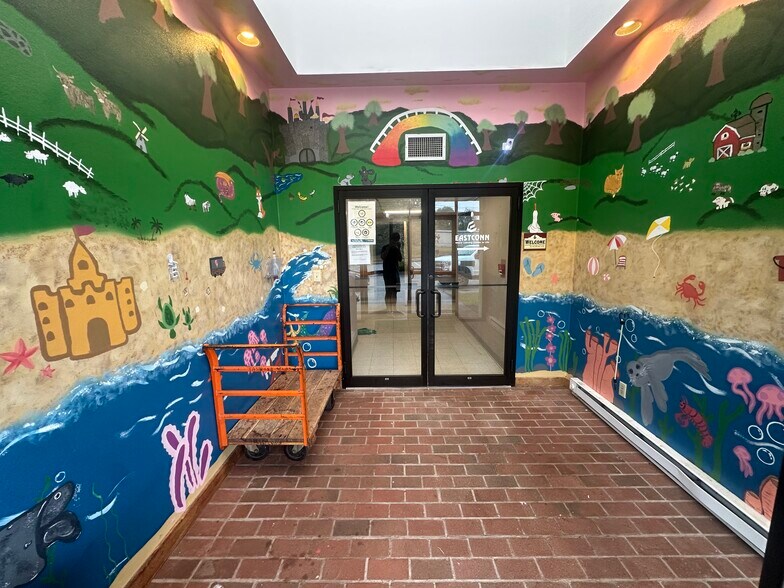 More Photos Of 10 Commerce Dr, Columbia Office For Sale