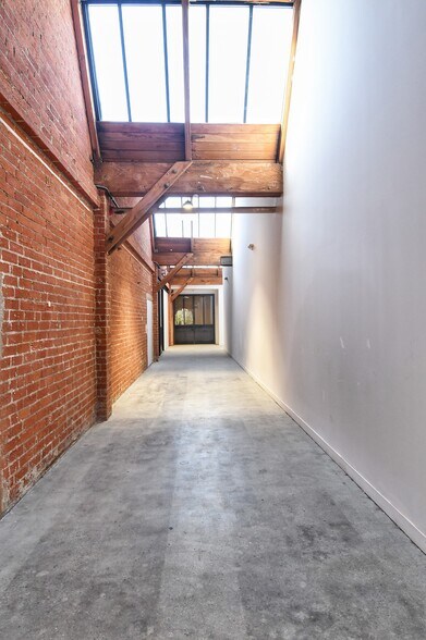 More Photos Of 1651 S Central Ave, Glendale Warehouse For Lease