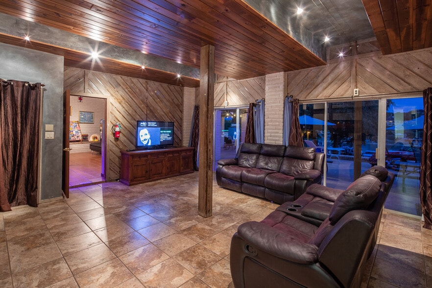 More Photos Of 2386 Colleen Dr, Canyon Lake Hotel For Sale