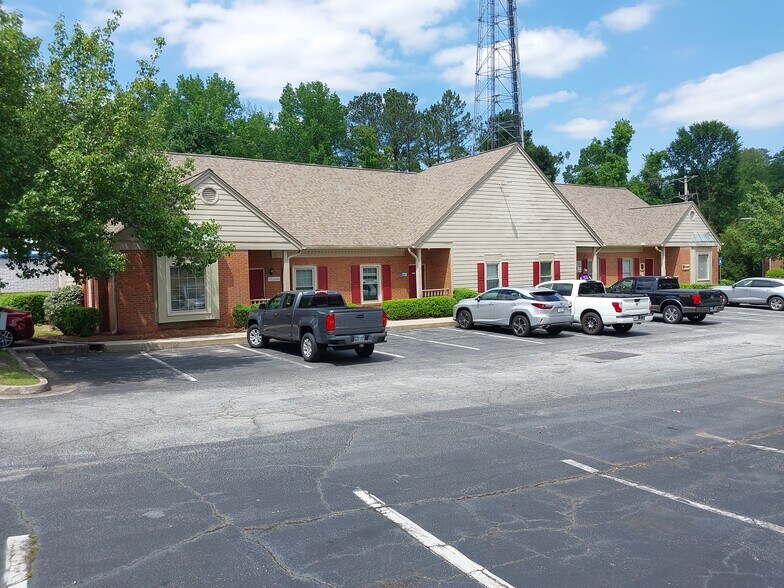 Primary Photo Of 1298 Rockbridge Rd, Stone Mountain Office For Sale