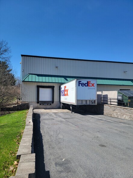 More Photos Of 85-101 Katrine Ln, Lake Katrine Warehouse For Lease