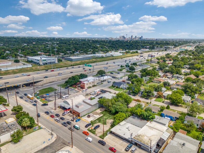 More Photos Of 1416 W Hildebrand Ave, San Antonio Freestanding For Sale
