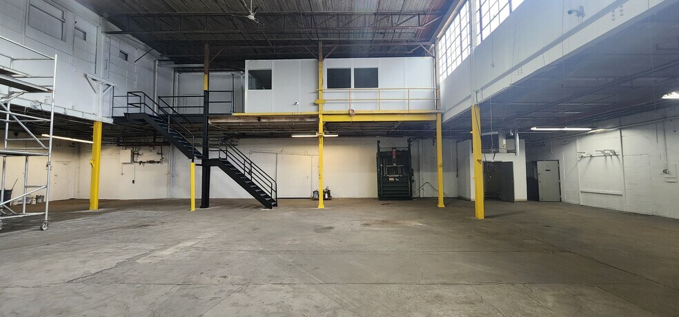 More Photos Of 237 E Aurora St, Waterbury Manufacturing For Lease