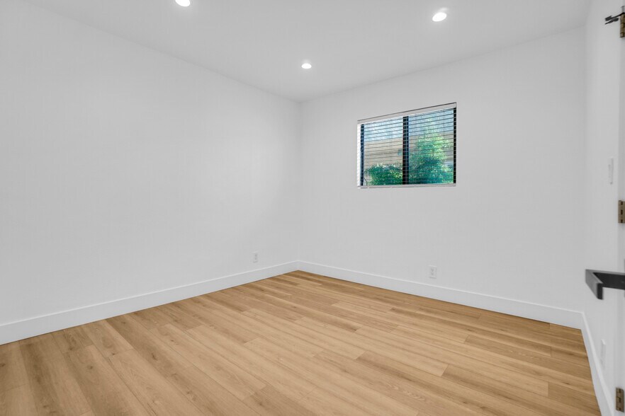 More Photos Of 12527 Cranbrook Ave, Hawthorne Apartments For Sale