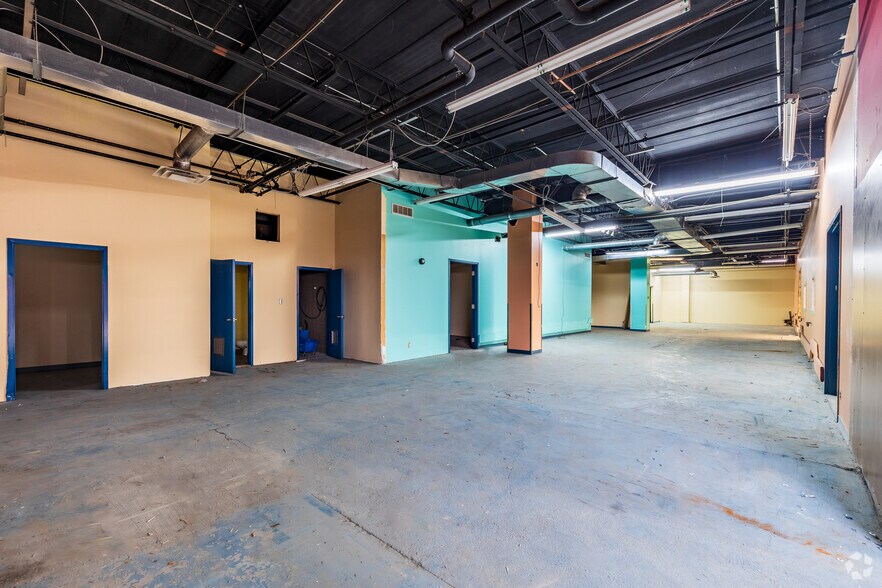 More Photos Of 12300 Boul Albert-Hudon, Montréal Warehouse For Lease