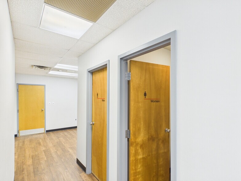 More Photos Of 305 Commerce Dr, Exton Light Manufacturing For Sale