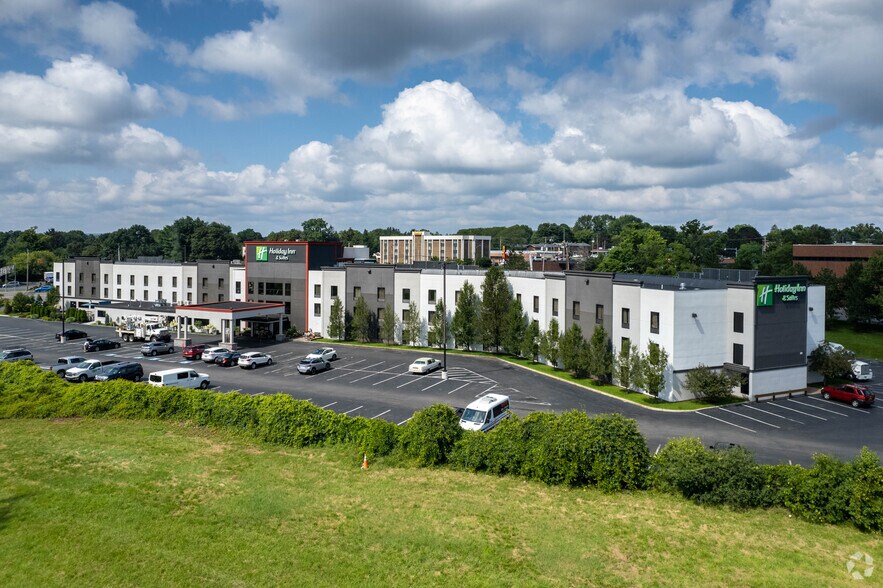 More Photos Of 400 7th North St, Liverpool Hotel For Sale