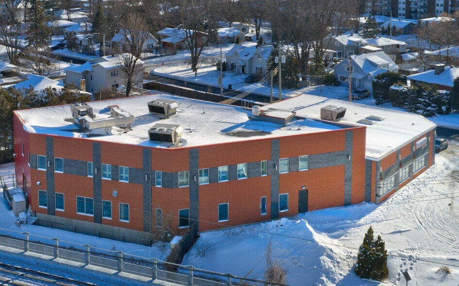 More Photos Of 11400 Boul Gouin E, Montréal Veterinarian Kennel For Sale