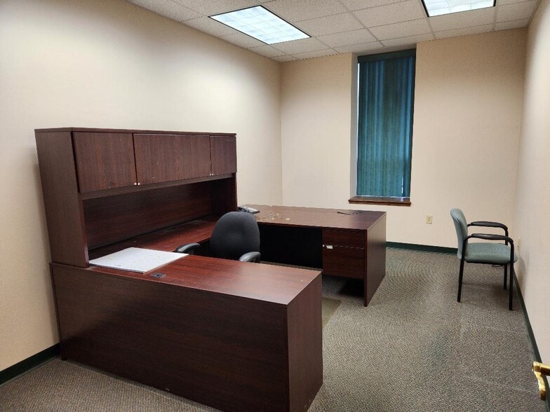 More Photos Of 373 Cleveland St, Rochester Medical For Lease