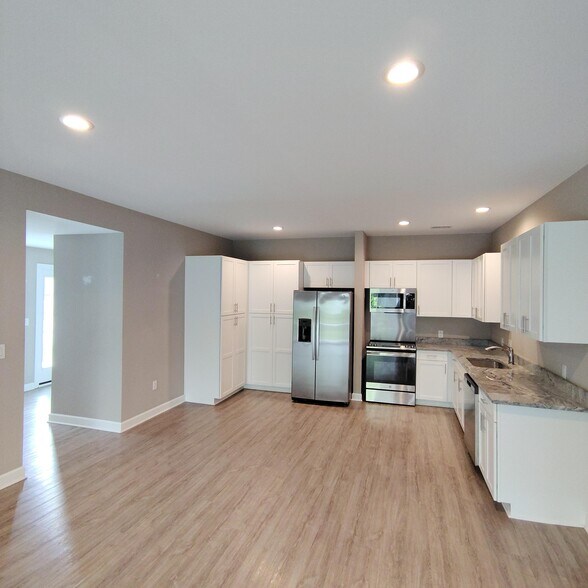 More Photos Of 26700 Orchard Lake Rd, Farmington Hills Apartments For Sale