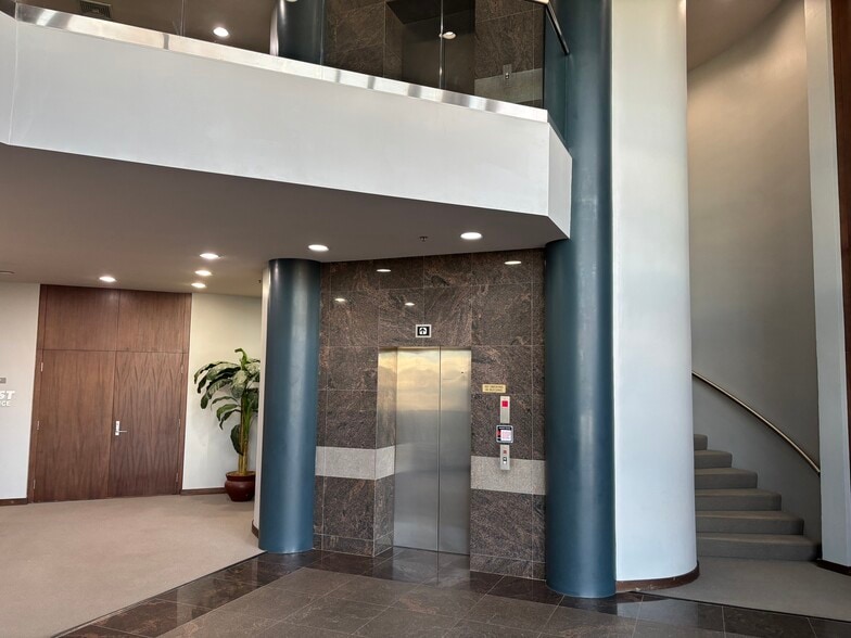 More Photos Of 14325 Willard Rd, Chantilly Office For Sale