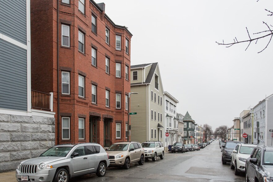 More Photos Of 291-293 E St, Boston Apartments For Sale