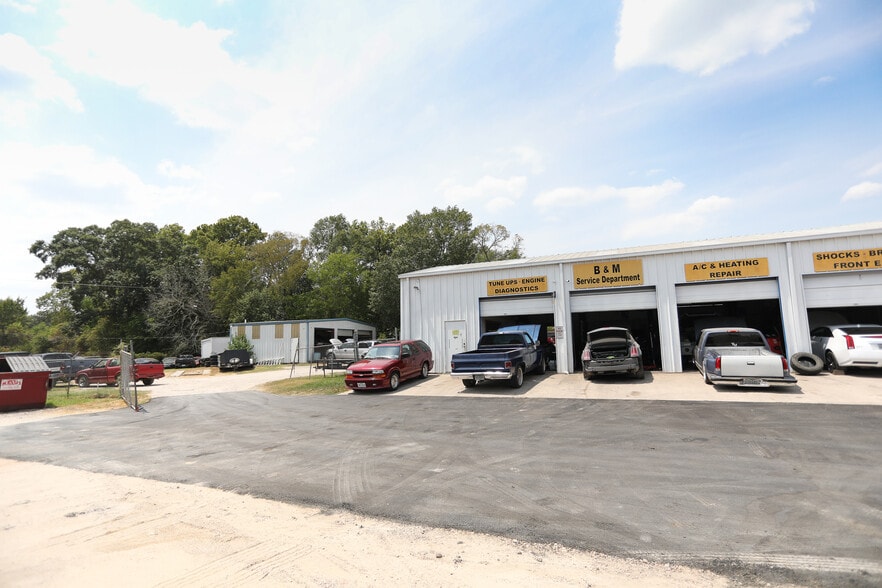 More Photos Of 815 E Davis St, Conroe Auto Dealership For Sale