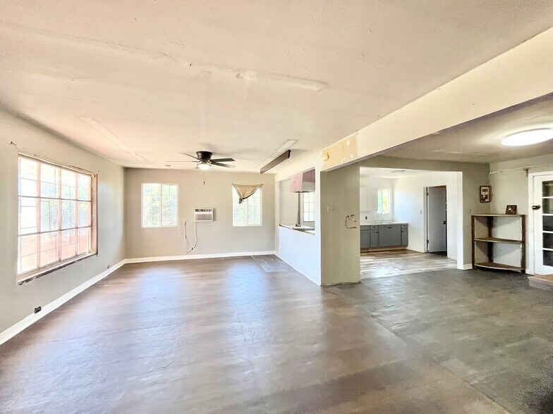 More Photos Of 2513 Connie Dr, Sacramento Freestanding For Sale