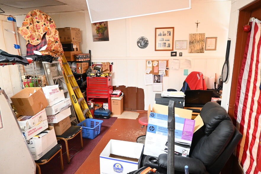 More Photos Of 937 W Wooster Rd, Barberton Storefront Retail Residential For Sale
