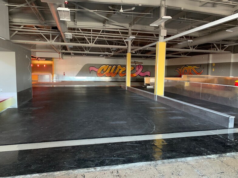 More Photos Of 122 Mill Rd, Oaks Warehouse For Lease