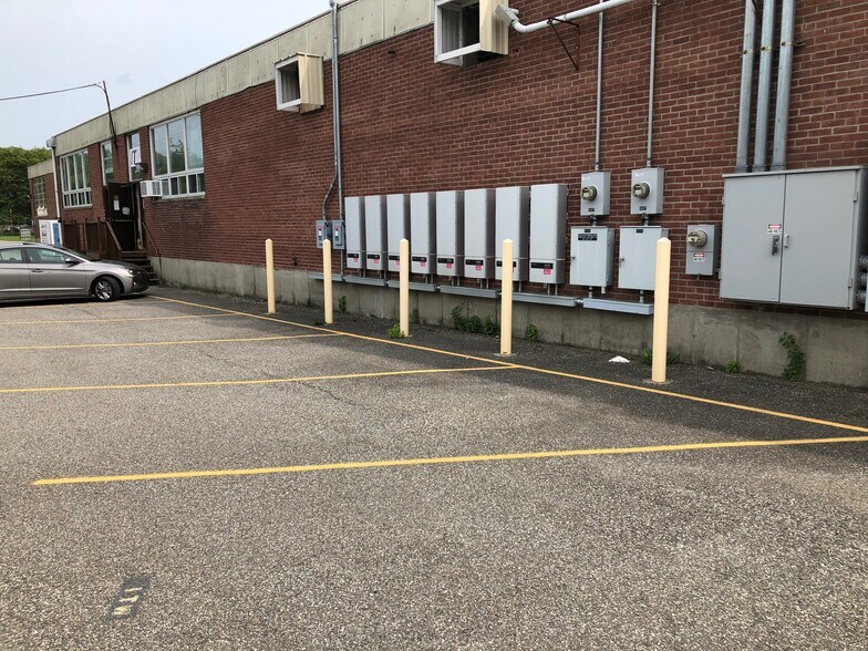 More Photos Of 5979 N Elm Ave, Millerton Warehouse For Lease