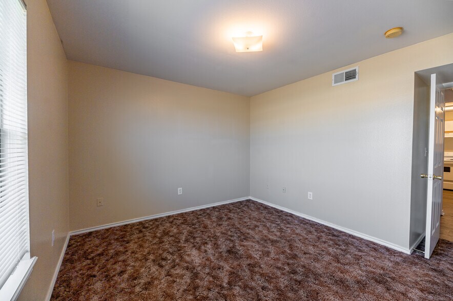 More Photos Of 300 Madison Ave, Childress Apartments For Sale