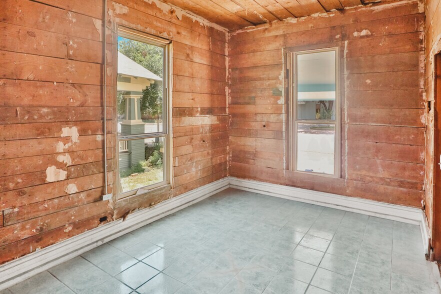 More Photos Of 1234 S Saint Marys St, San Antonio Storefront Retail Office For Sale