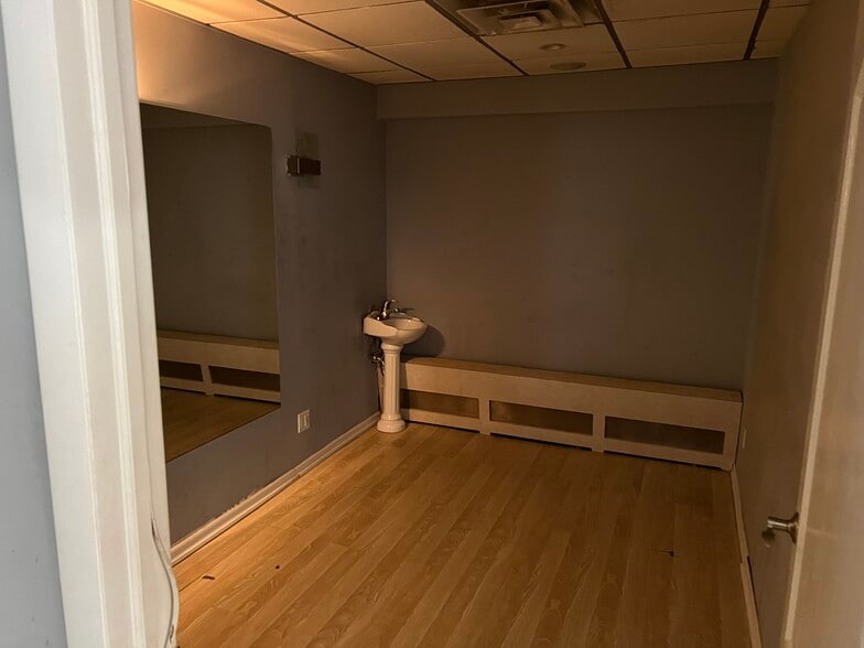 More Photos Of 92-29 Queens Blvd, Rego Park Apartments For Lease