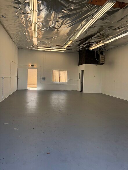 Primary Photo Of 2621 Pico Blvd, Santa Monica Storefront Retail Office For Lease
