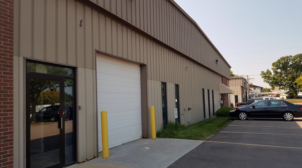 More Photos Of 8447-8475 Murphy Dr, Middleton Light Distribution For Lease