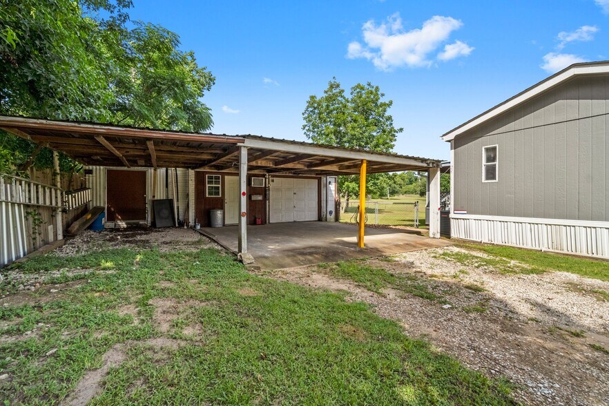 More Photos Of 3318 SH-146S, Livingston Mixed Retail For Sale