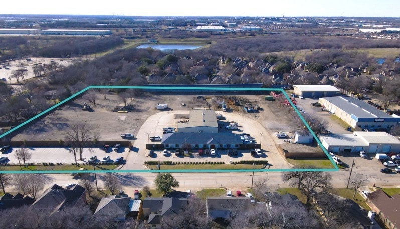 More Photos Of 421 Compton Ave, Irving Warehouse For Lease