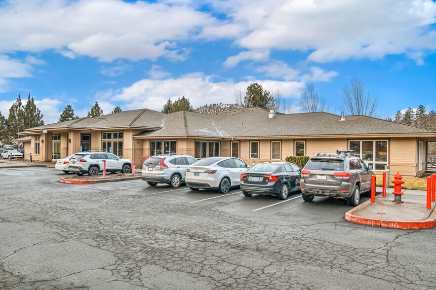 More Photos Of 2400 NE Neff Rd, Bend Medical For Lease