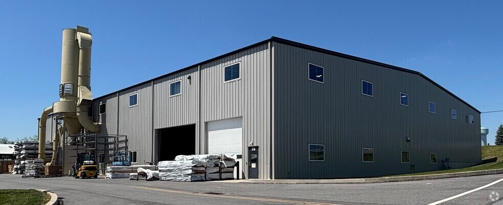 More Photos Of 182 Orlan Rd, New Holland Warehouse For Lease
