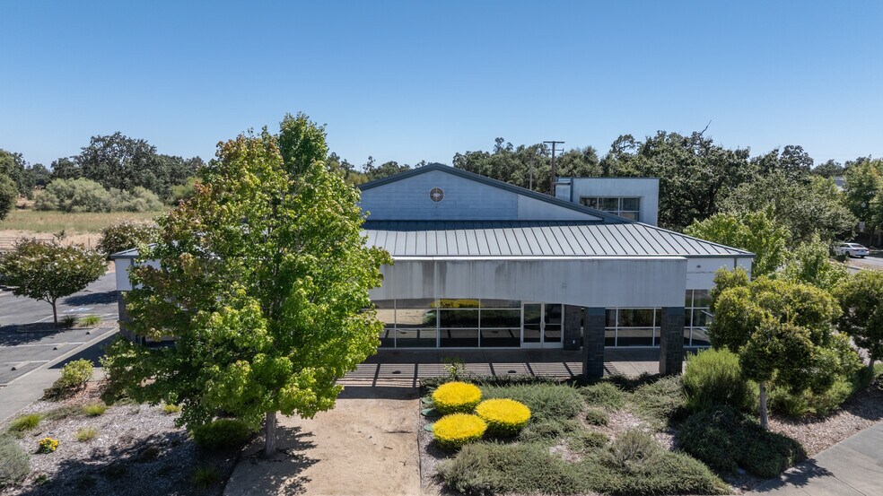 More Photos Of 800 American Way, Windsor Freestanding For Lease
