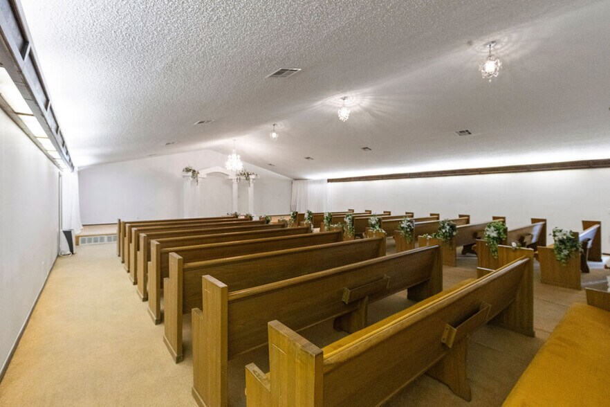 More Photos Of 58225 US-60, Fairland General Retail For Sale