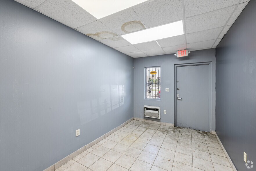 More Photos Of 3820 NW 135th St, Opa-locka Warehouse For Lease