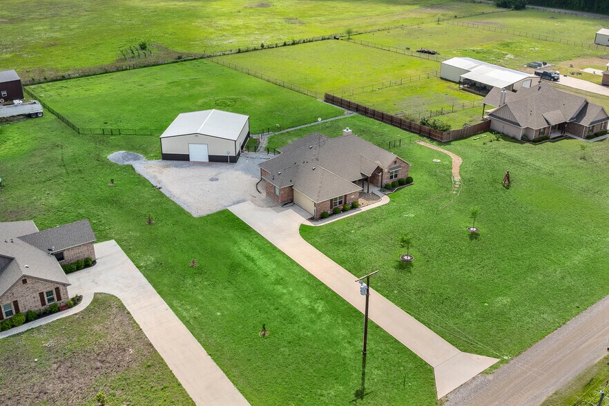 More Photos Of 667 County Road 4935, Trenton Service For Sale