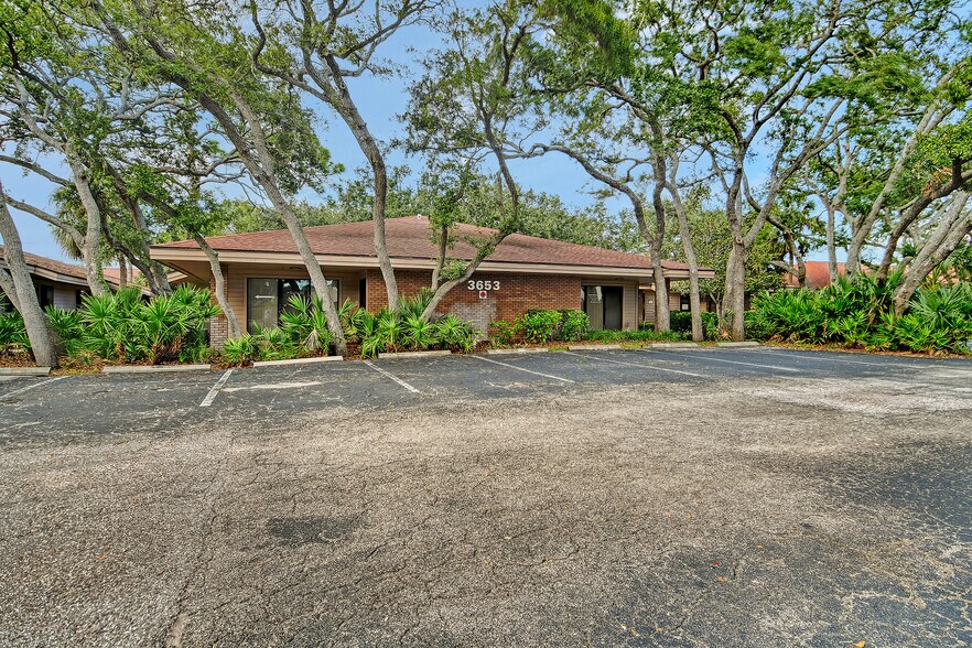More Photos Of 3639-3711 Cortez Rd W, Bradenton Office For Lease