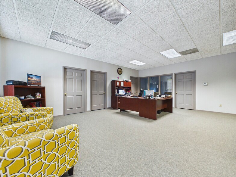 More Photos Of 5 Executive Woods Ct, Swansea Medical For Sale