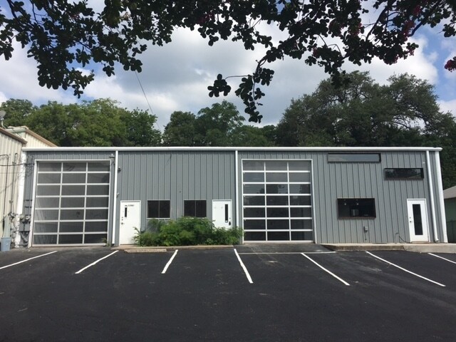 Primary Photo Of 1106 S 8th St, Austin General Retail For Lease