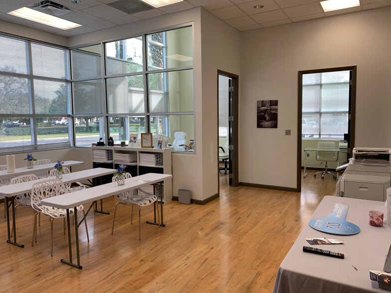 More Photos Of 8810 Commodity Cir, Orlando Showroom For Lease