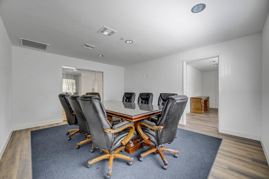 More Photos Of 811 S 6th St, Las Vegas Office For Lease