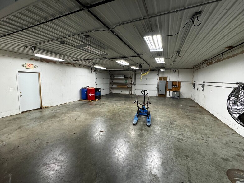 More Photos Of 1045 Parkview St, Constantine Warehouse For Sale