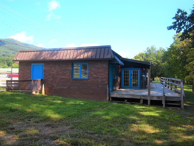 More Photos Of 1521 Sulphur Springs Rd, Waynesville Office For Sale