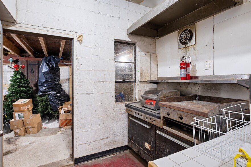 More Photos Of 2913 Creek Rd, Yorklyn Specialty For Sale