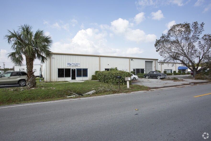 Primary Photo Of 4073-4081 Mercantile Ave, Naples Manufacturing For Lease