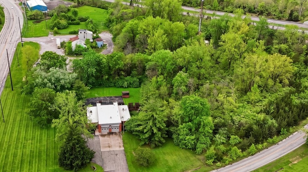 More Photos Of 7731 Traders Ln, Indianapolis Office For Sale