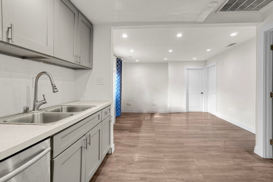 More Photos Of 532 N Berendo St, Los Angeles Multifamily For Sale