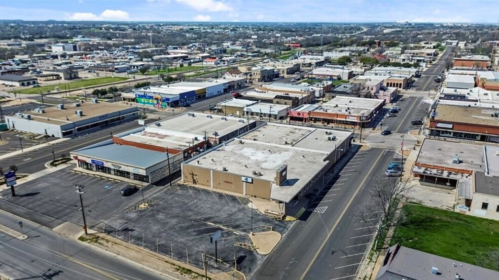 More Photos Of 420 E Ave C, Killeen Freestanding For Lease